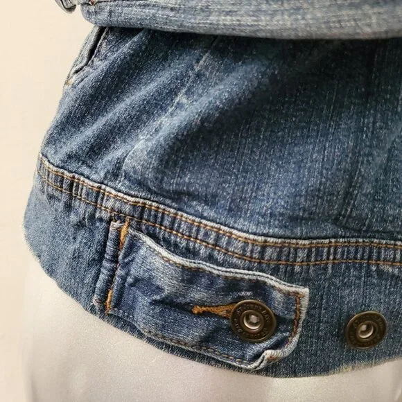 St. John's Bay Denim Jacket – Size Medium, Classic Style, Excellent Condition - Picture 4 of 15